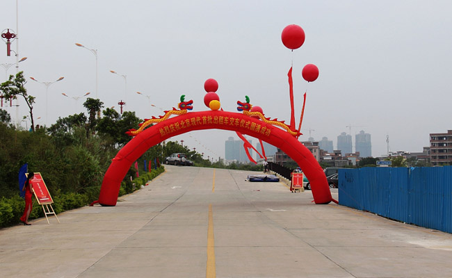 热烈祝贺北京现代首批出租车交车仪式在J9国际汽车城隆重举行